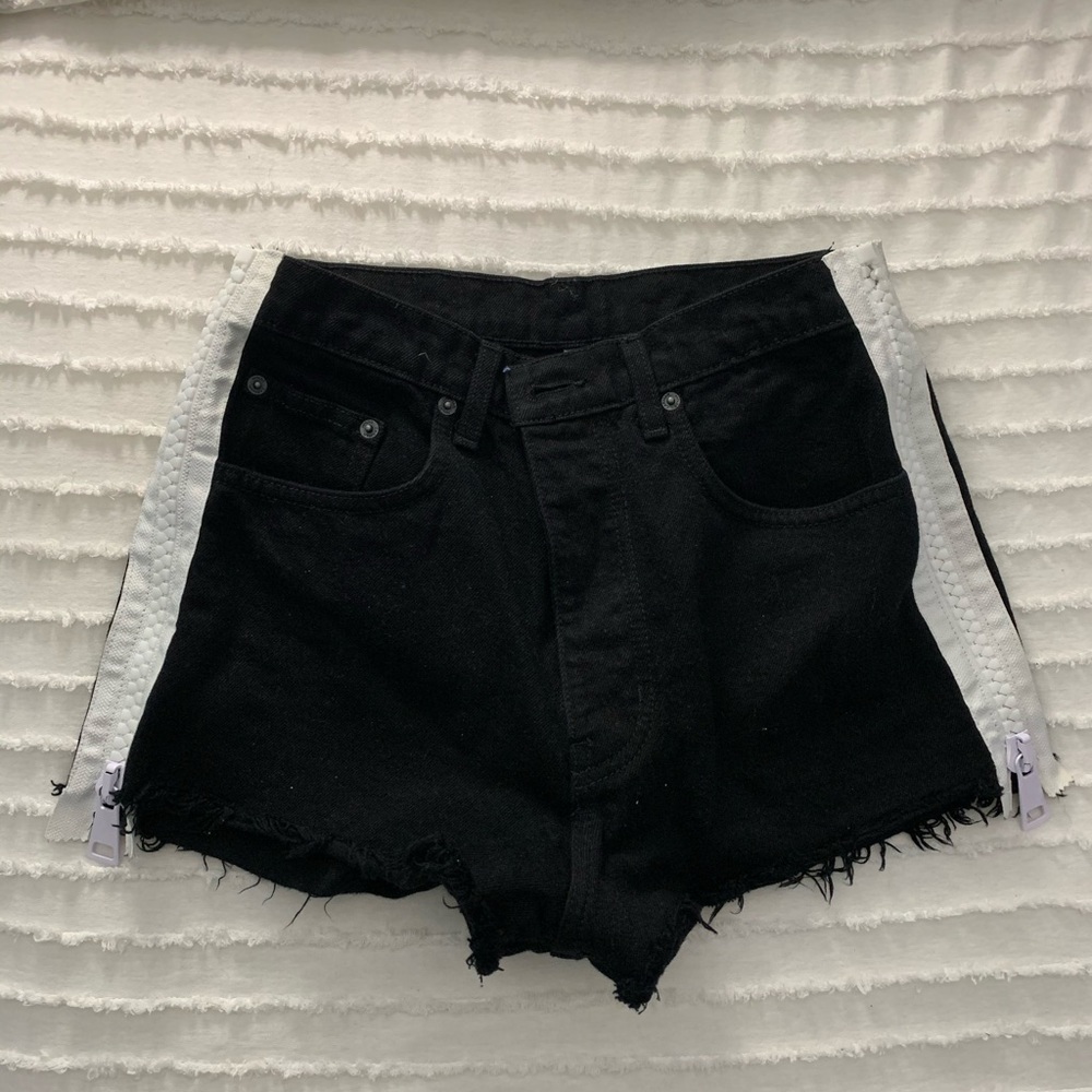 RARE NWOT CARMAR/LF zipper shorts